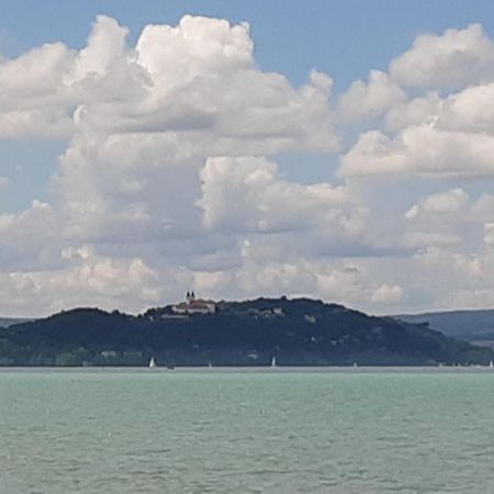 Estike Nyaralo Merevfalu Kerti Medencevel Zamárdi Extérieur photo