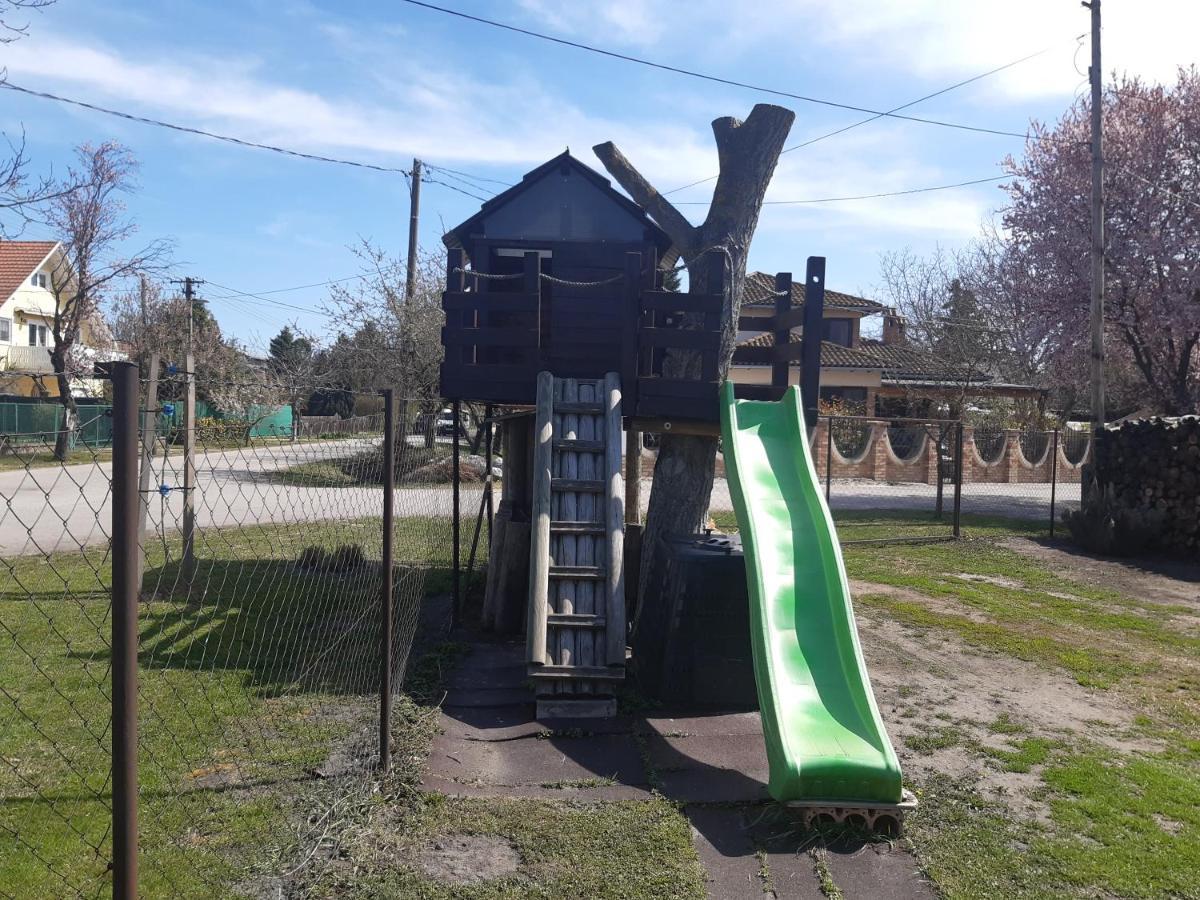 Estike Nyaralo Merevfalu Kerti Medencevel Zamárdi Extérieur photo