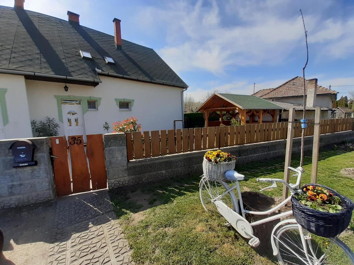 Estike Nyaralo Merevfalu Kerti Medencevel Zamárdi Extérieur photo