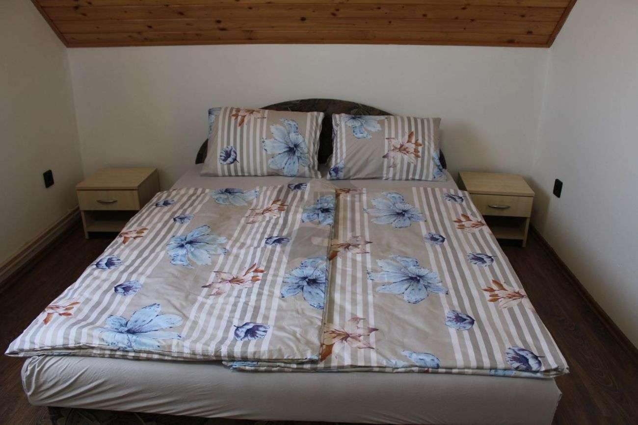 Estike Nyaralo Merevfalu Kerti Medencevel Zamárdi Extérieur photo