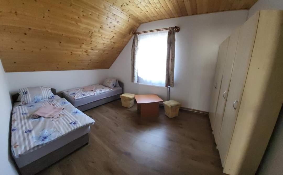 Estike Nyaralo Merevfalu Kerti Medencevel Zamárdi Extérieur photo